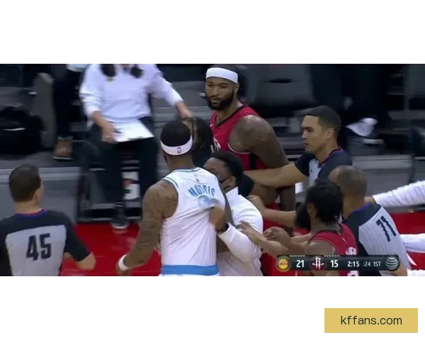 西卡因摊手抱怨裁判判罚吃到第二个技术犯规被驱逐出场